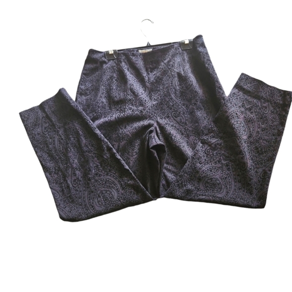 Talbot, Women's black floral Embroidered, side zipper, high rise pants. Size 16. - Picture 5 of 11